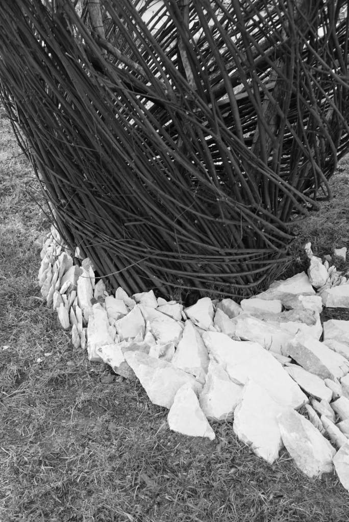 oeuvre land art in situ à la scène de Bayssan 2021